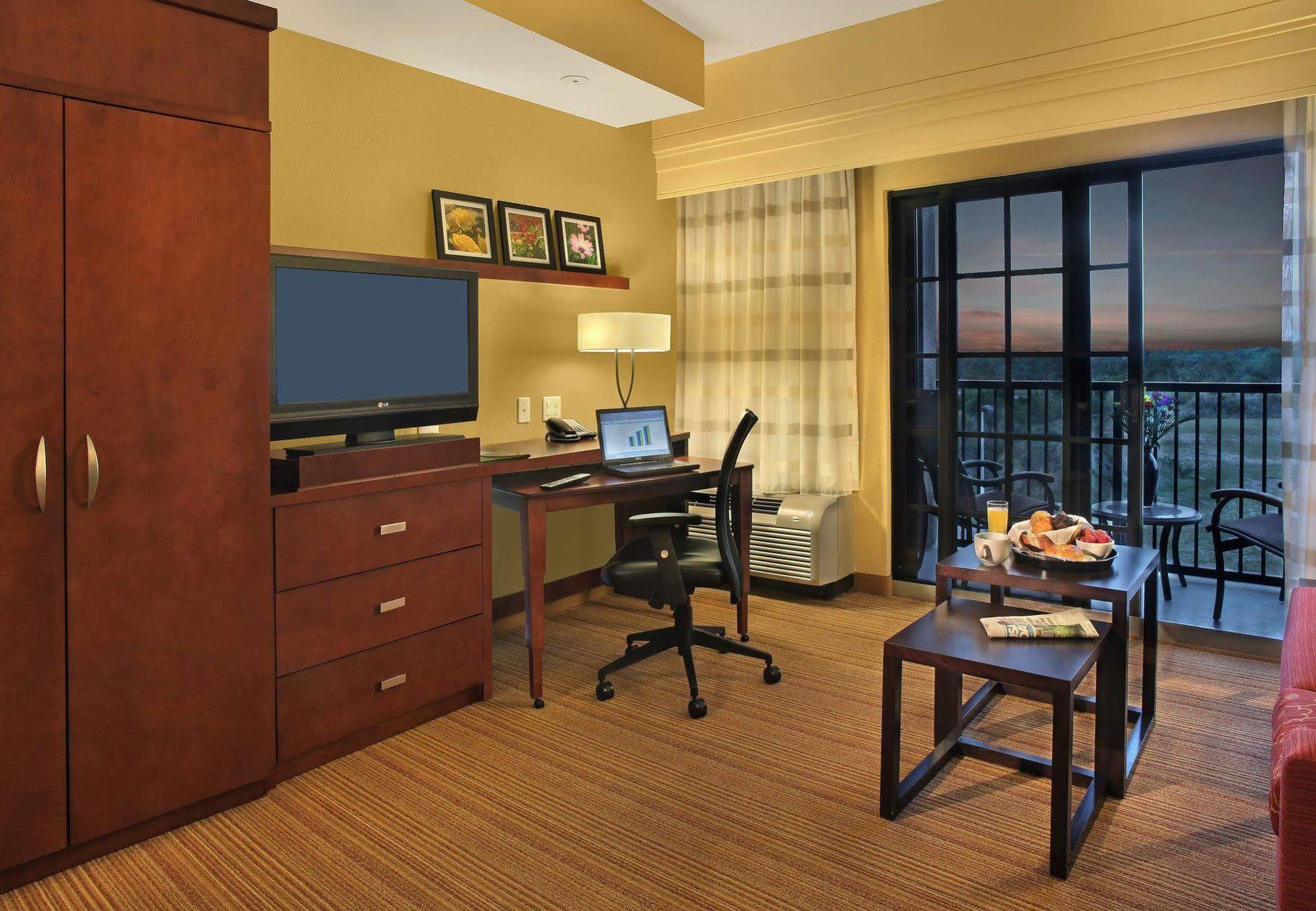 Courtyard By Marriott Stuart Hotel Exterior photo